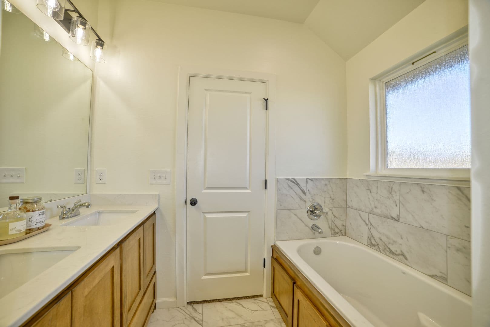 Washington House: 681 Cedar Hill Way