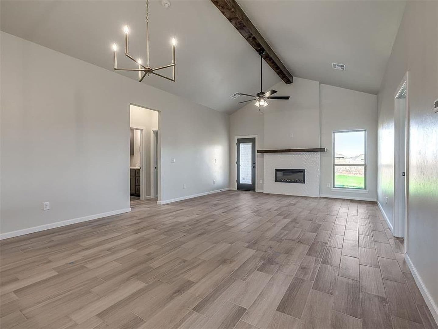Yukon House: 11913 NW 118th
