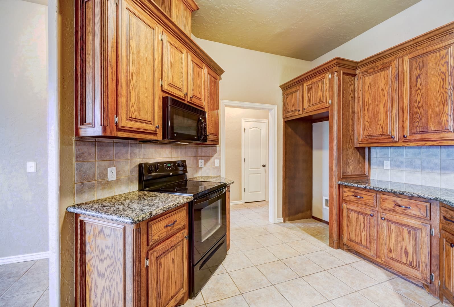 Guthrie House: 1042 Hidden Oaks Way