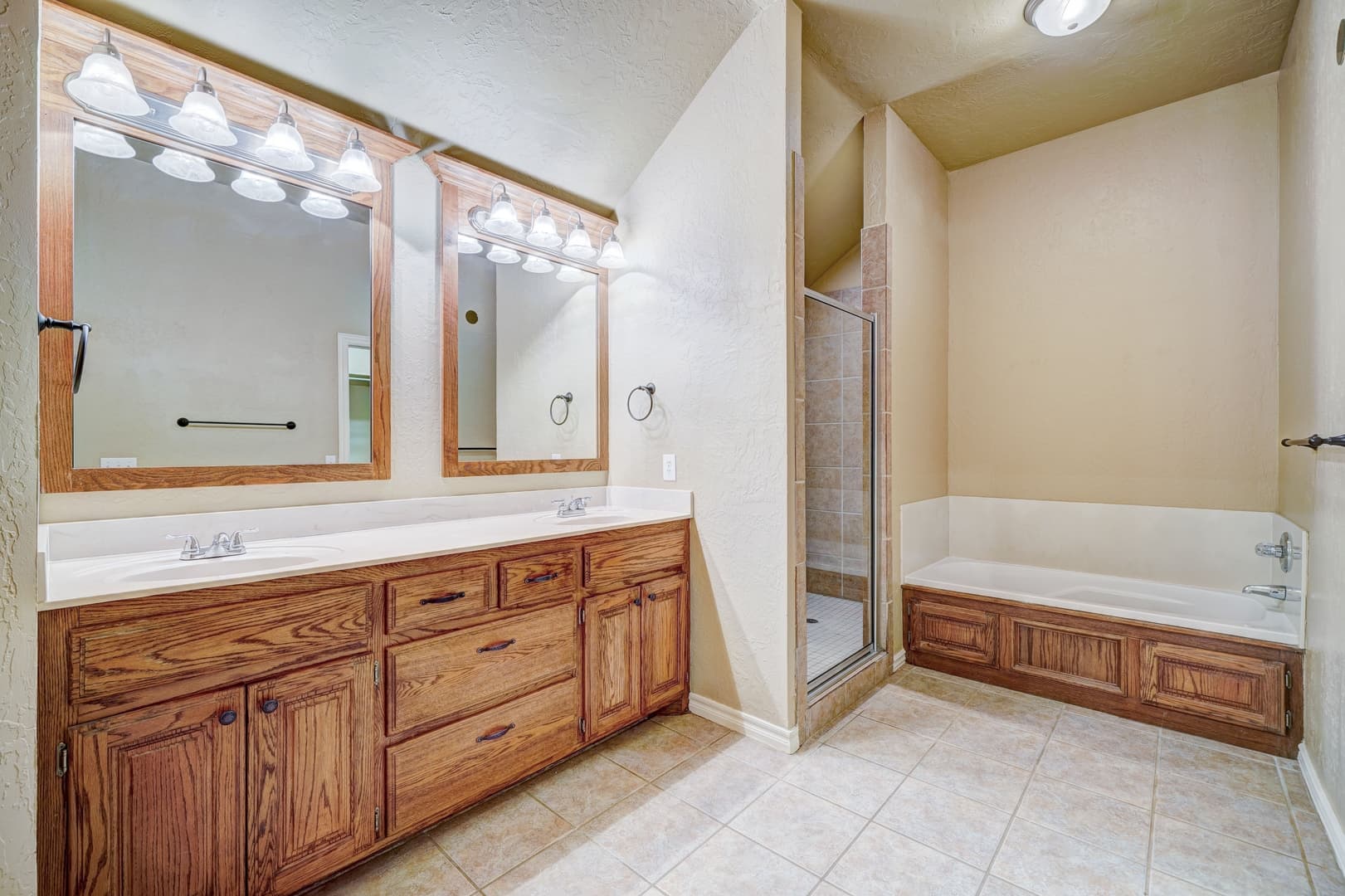 Guthrie House: 1042 Hidden Oaks Way