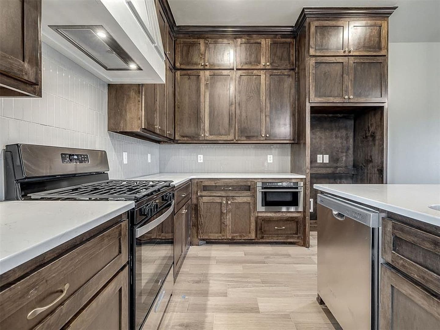 Yukon House: 11913 NW 118th