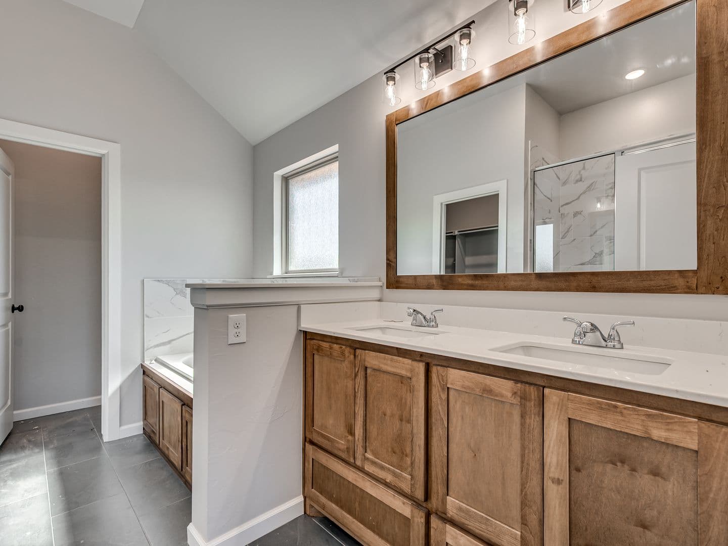 Mustang House: 11704 SW 48th Street