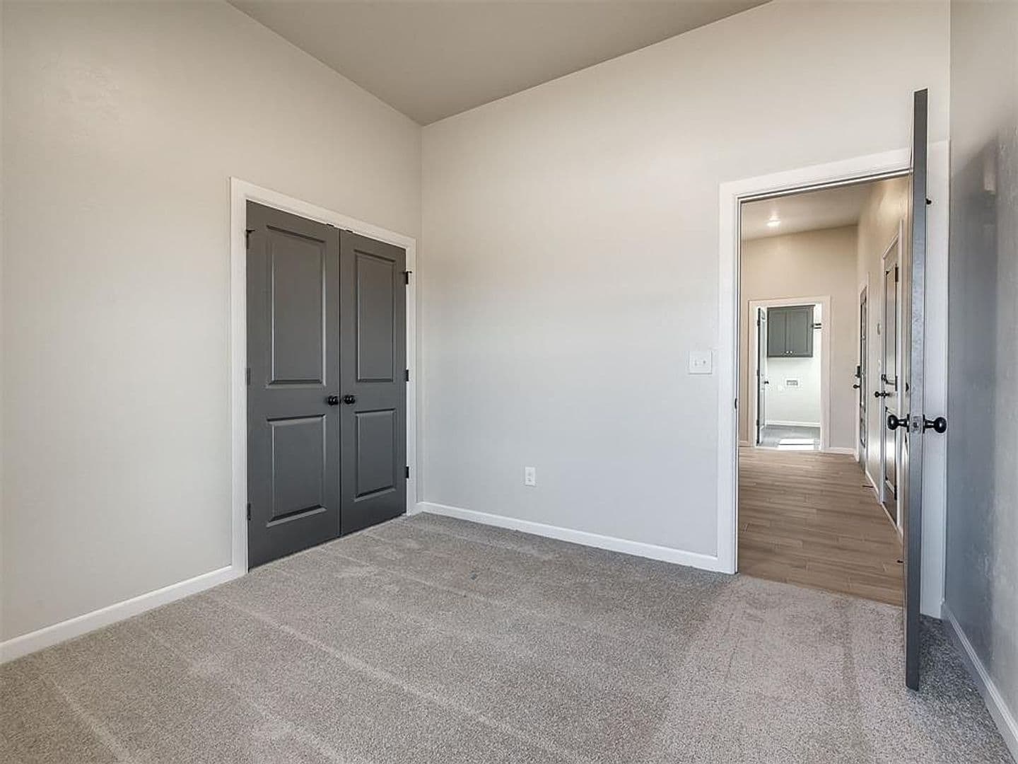 Yukon House: 11913 NW 118th