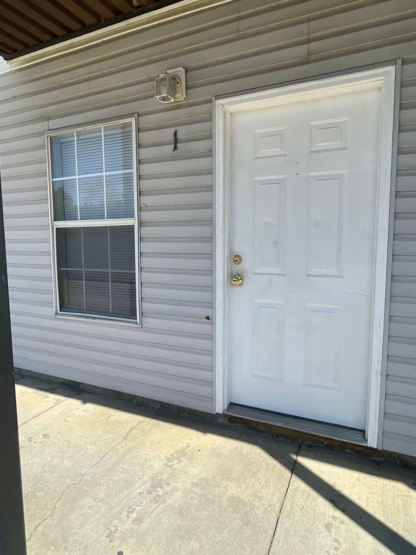 Jonesboro Apartment: 94 N Rogers St