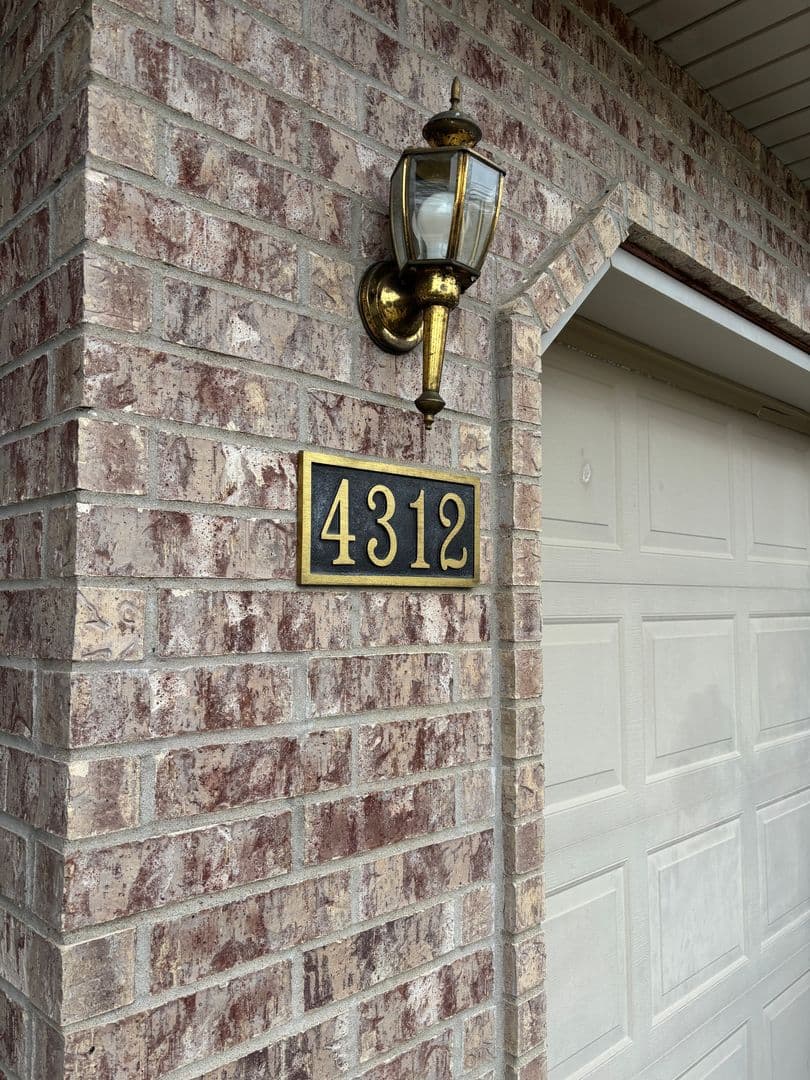 Springfield House: 4312 S. Hemlock