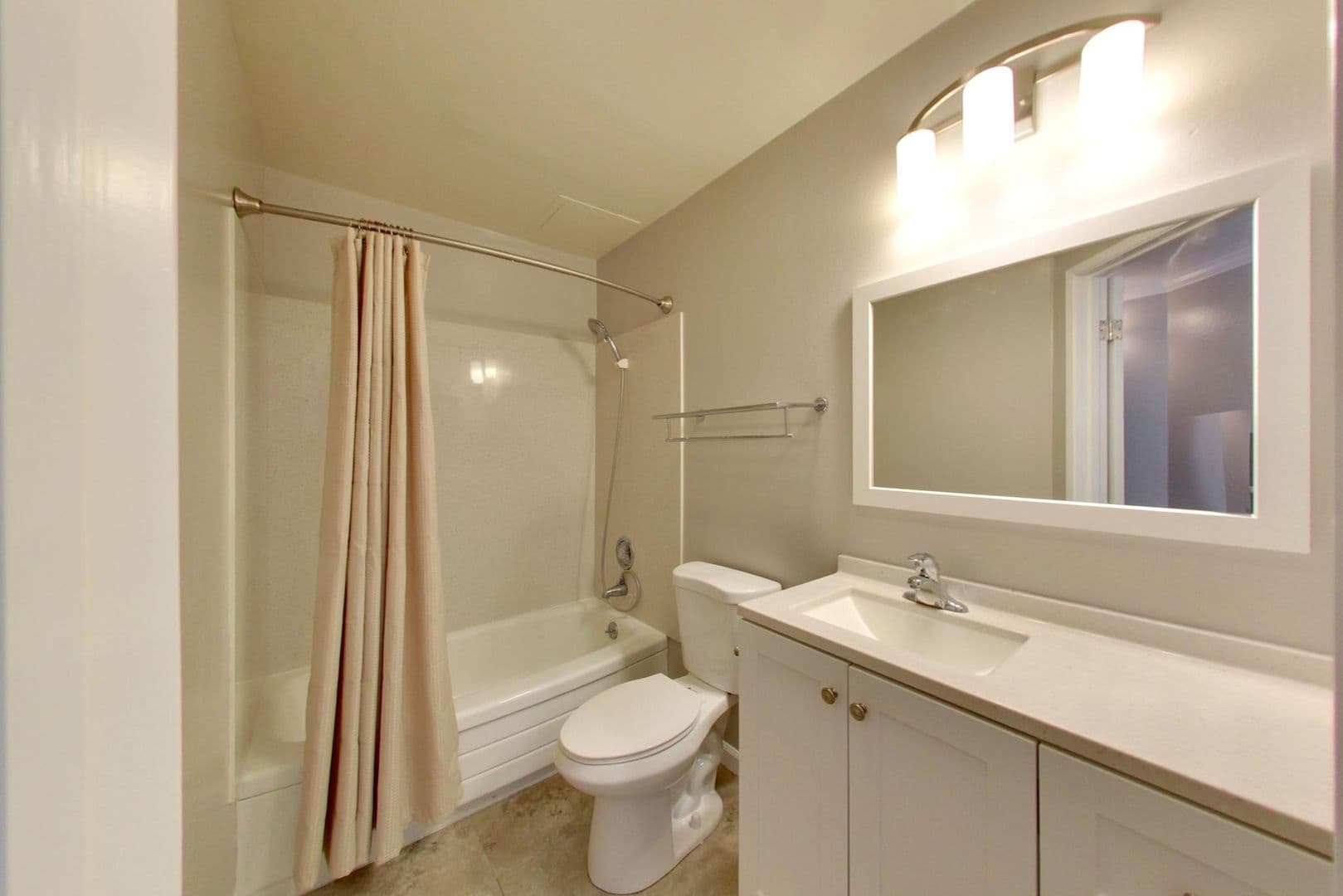 Oakland Apartment: 270 Perkins Street