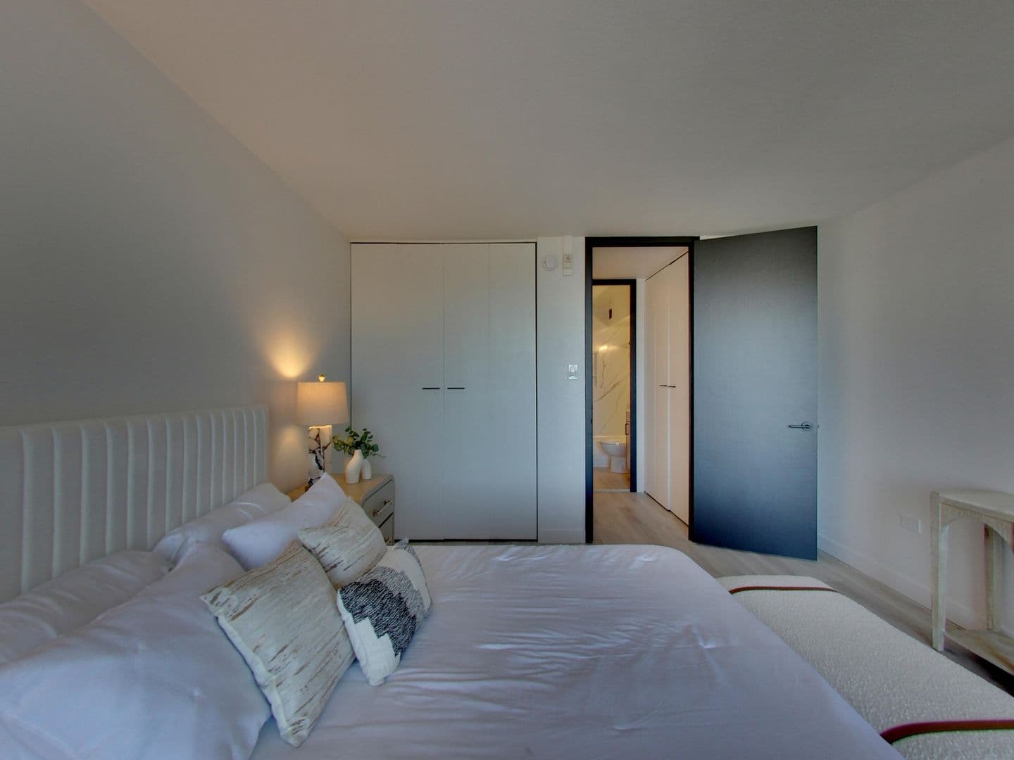 San Francisco Apartment: 8 Locksley Avenue