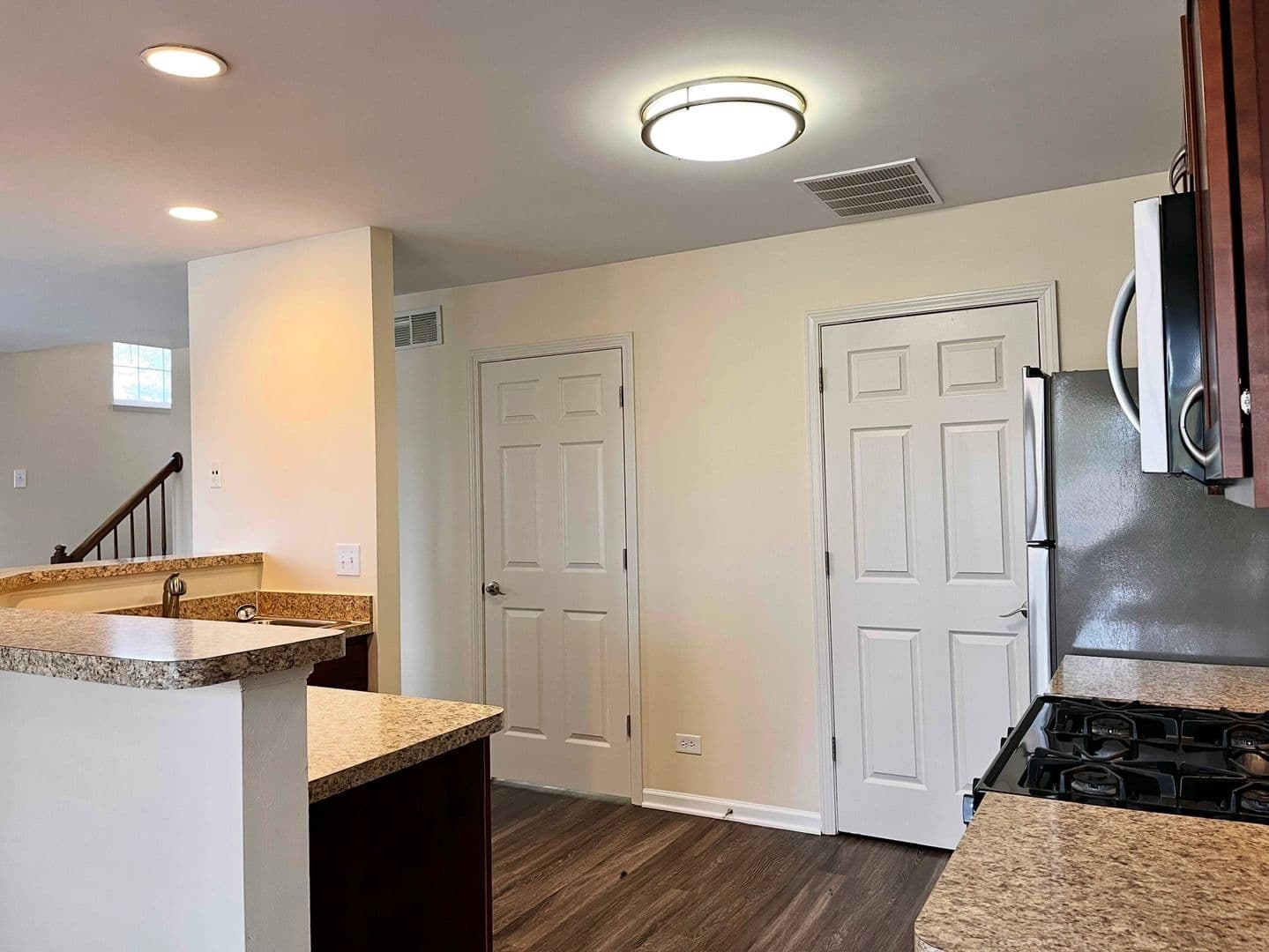 Aurora Apartment: 168 Gregory St