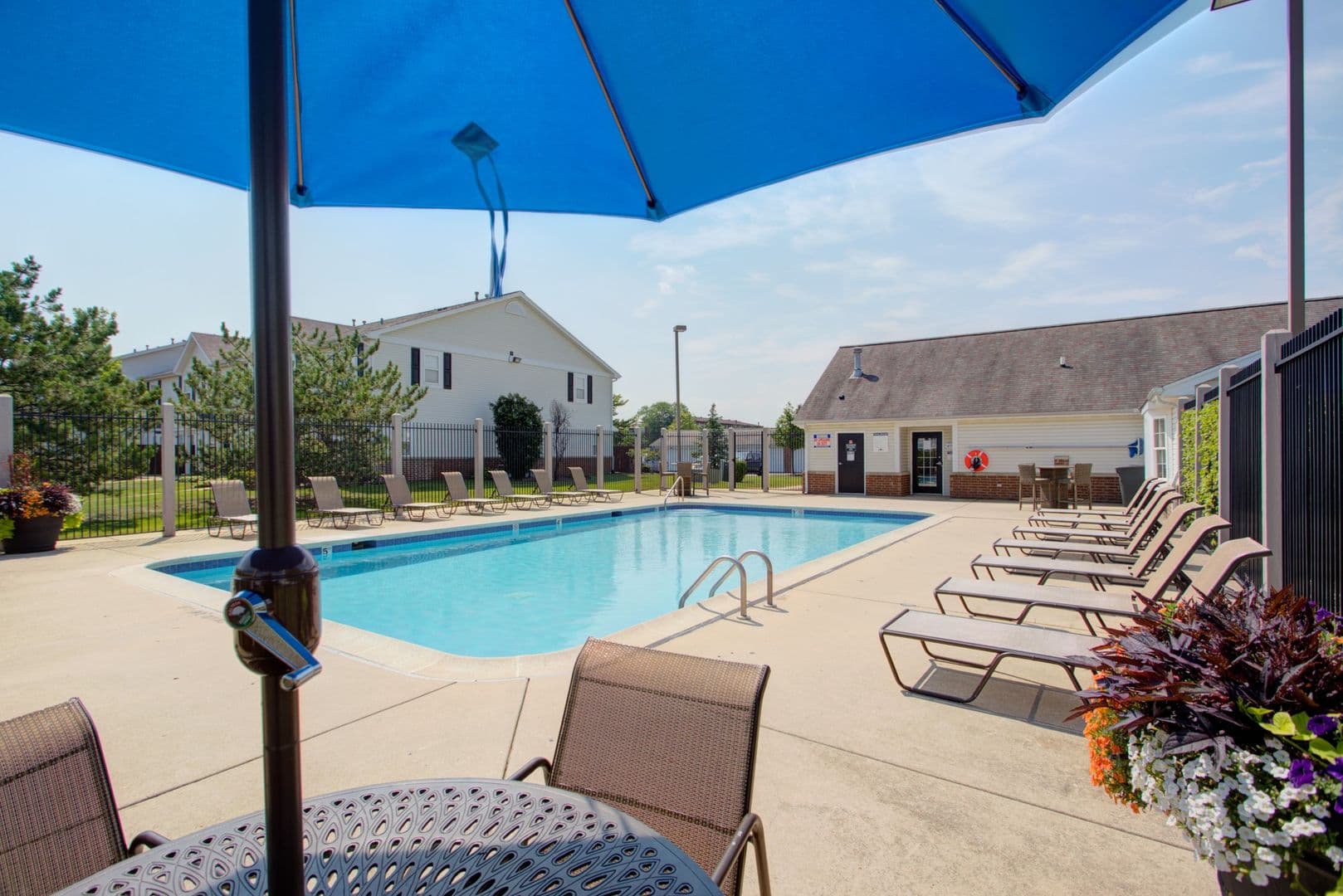 Aurora Apartment: 168 Gregory St