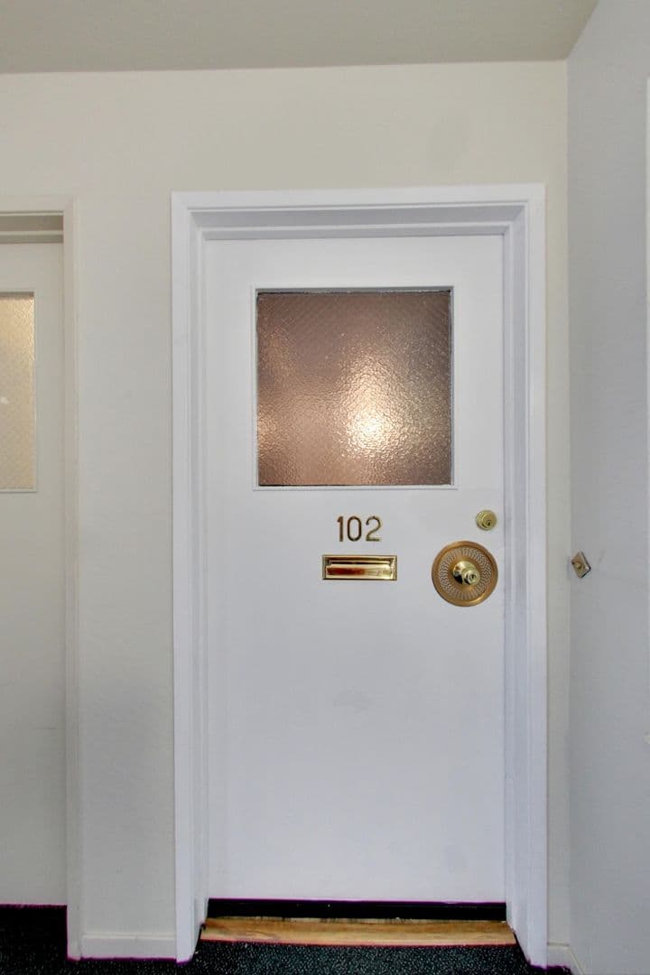 Oakland Apartment: 270 Perkins Street