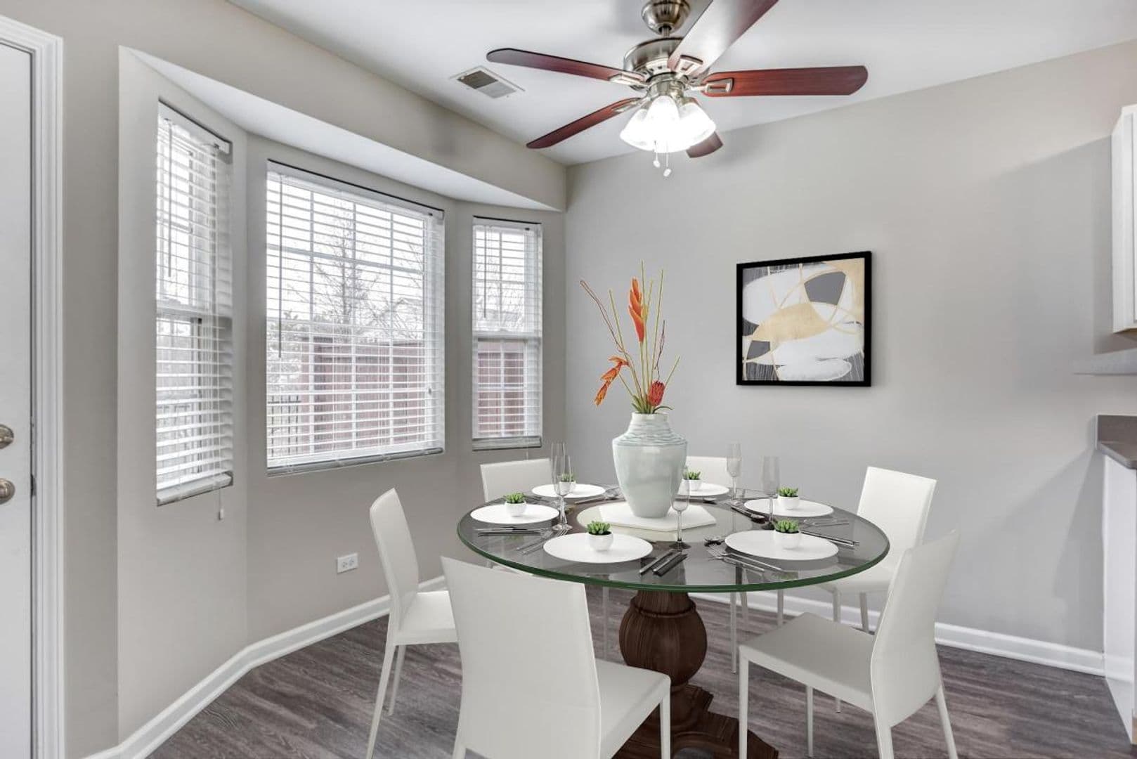 Aurora Apartment: 168 Gregory St