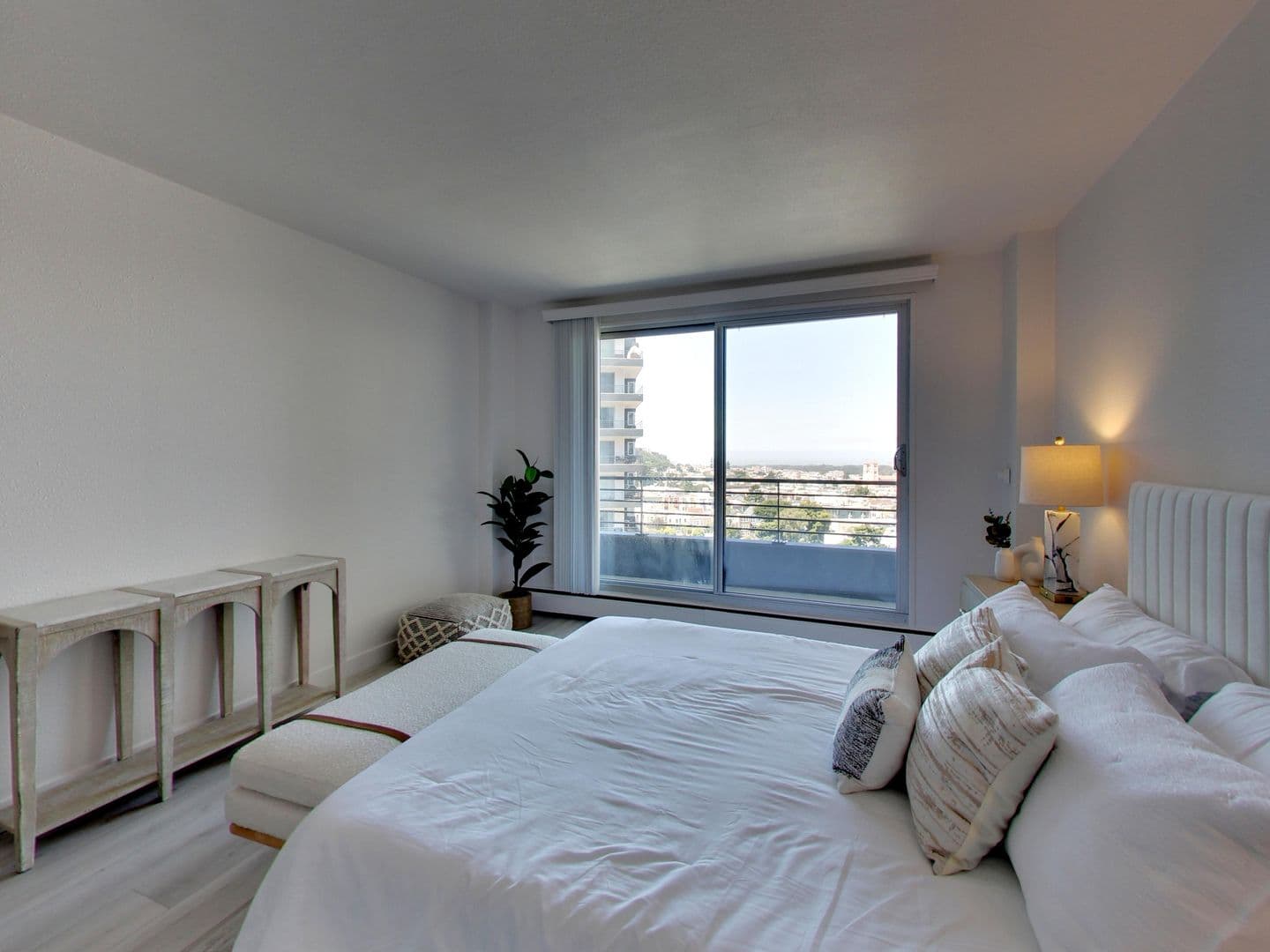San Francisco Apartment: 8 Locksley Avenue
