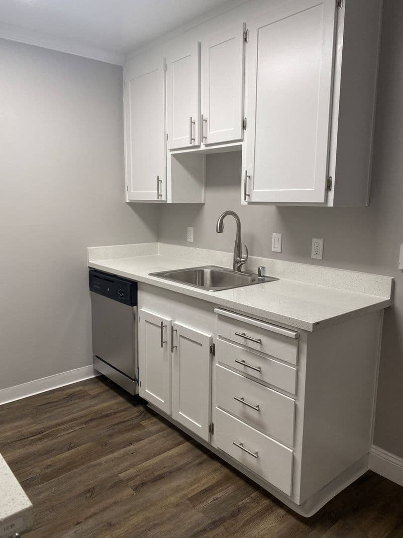 San Leandro Apartment: 1600 162nd Avenue