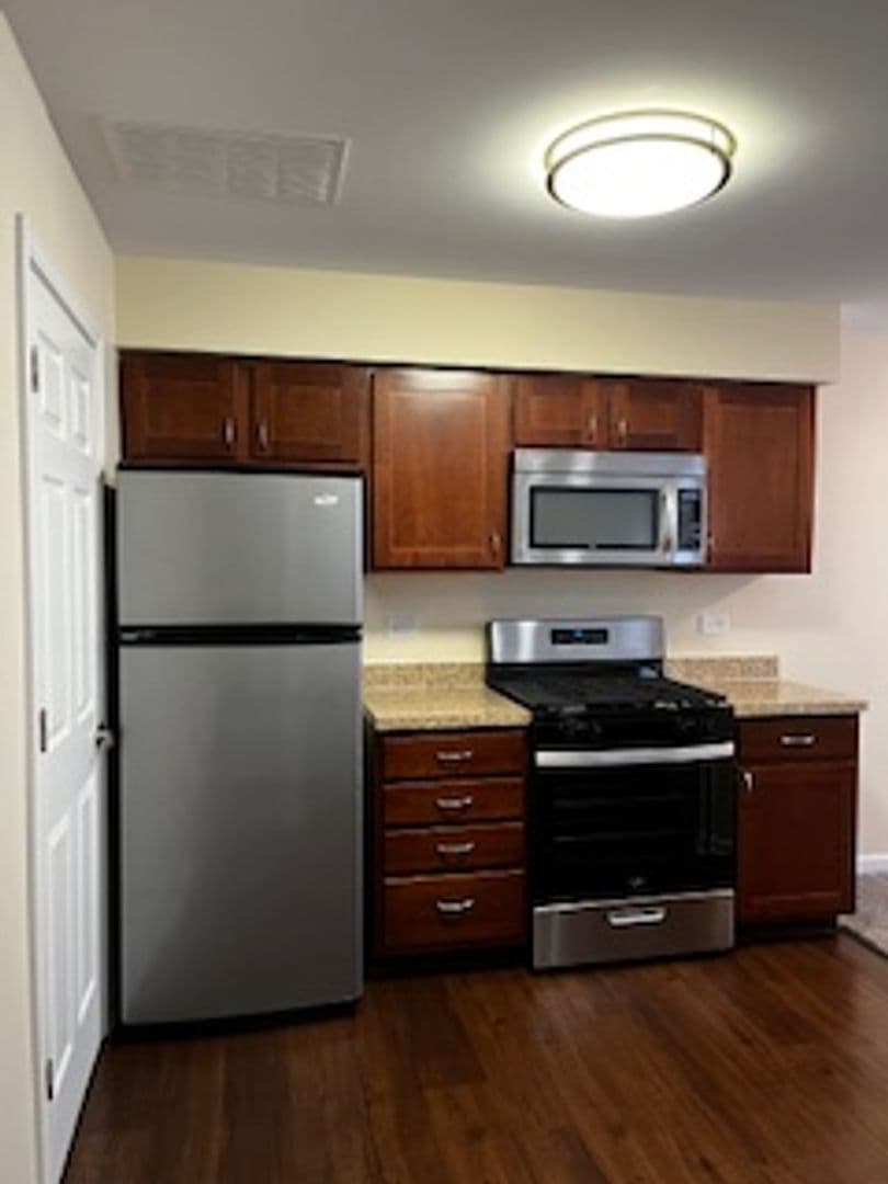 Aurora Apartment: 168 Gregory St
