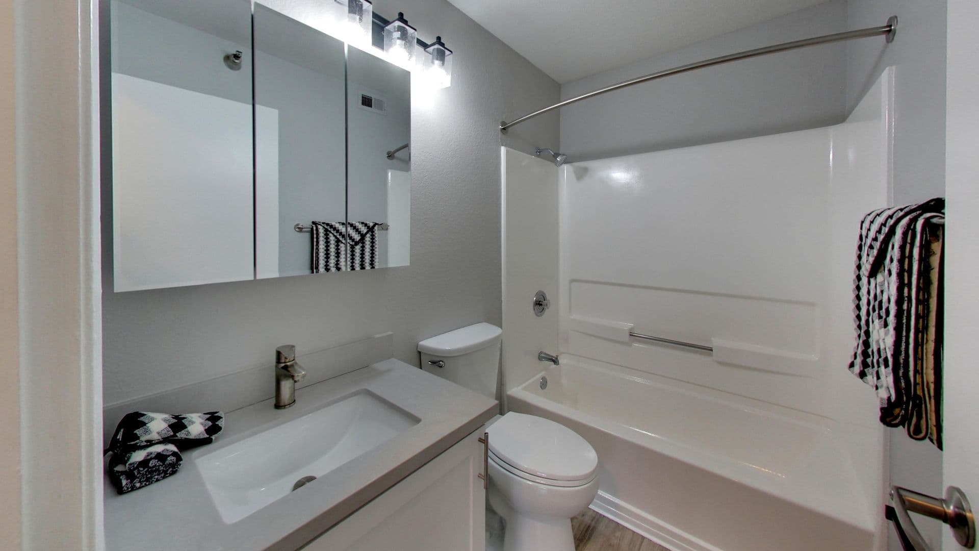 San Leandro Apartment: 900 143rd Avenue