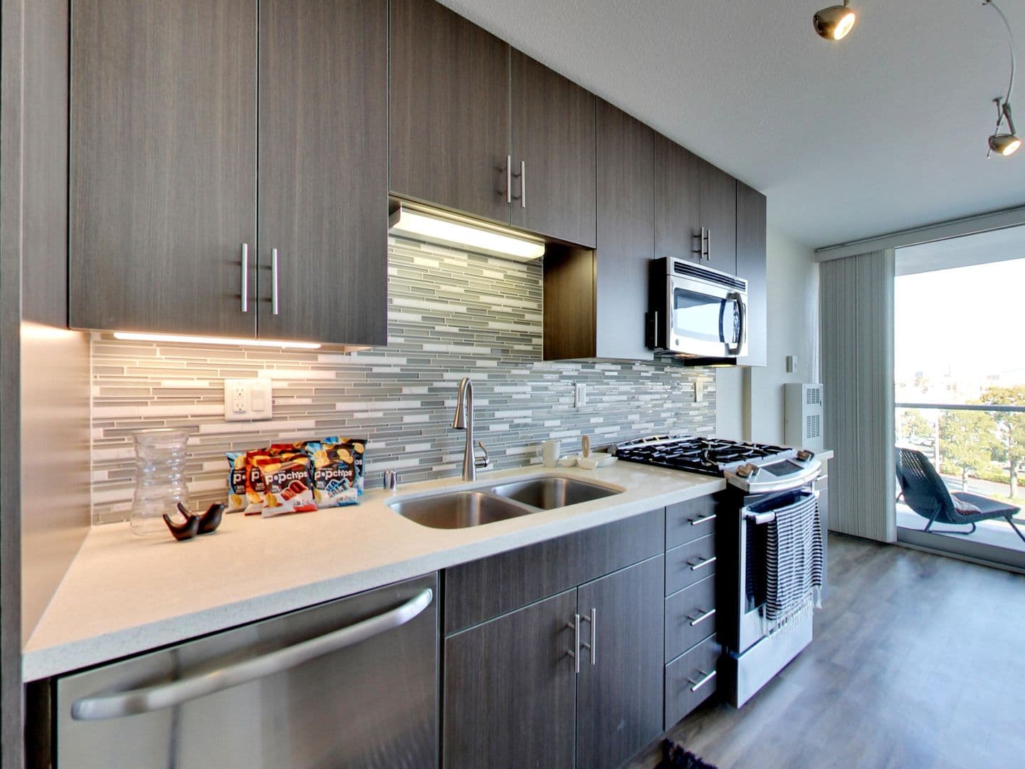 Alameda Apartment: 1100 Pacific Marina