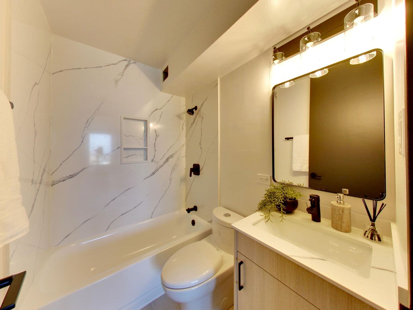 San Francisco Apartment: 8 Locksley Avenue