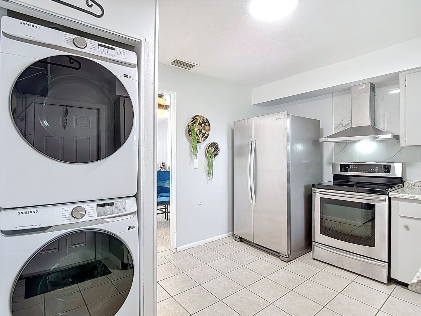 ST. PETERSBURG Condo: 220 SE JEFFERSON CIRCLE N