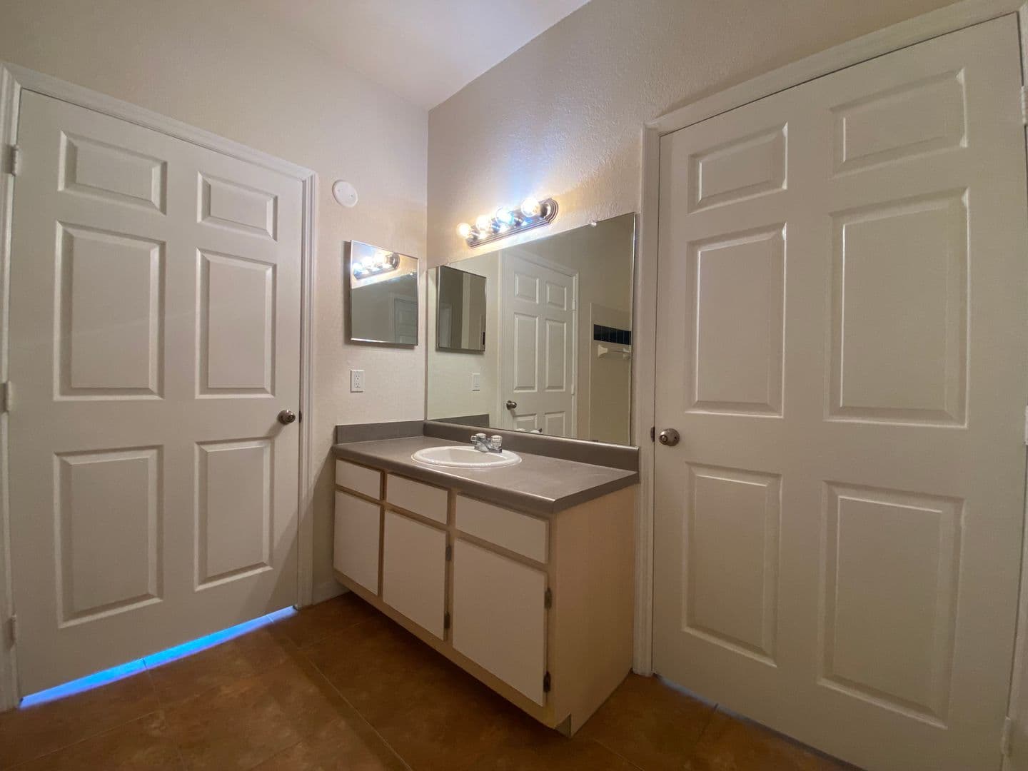 ORLANDO Condo: 6025 WESTGATE DR #2512