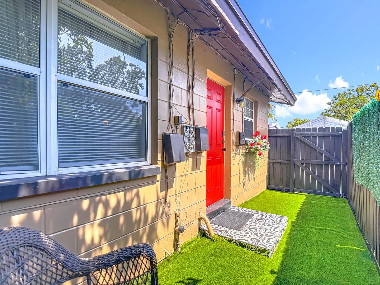 ST. PETERSBURG Condo: 220 SE JEFFERSON CIRCLE N
