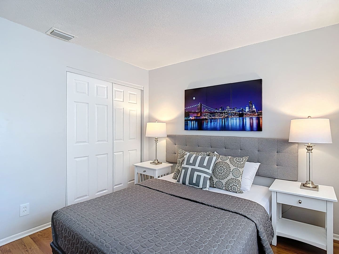 ST. PETERSBURG Condo: 220 SE JEFFERSON CIRCLE N