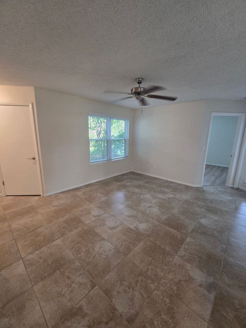 LAKE MARY Condo: 2577 GRASSY POINT DR