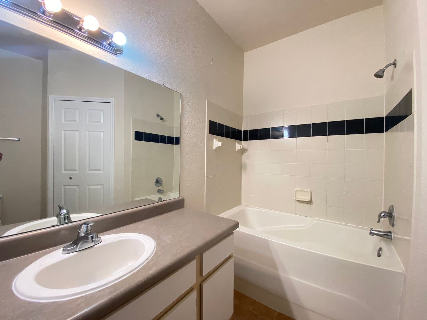 ORLANDO Condo: 6025 WESTGATE DR #2512