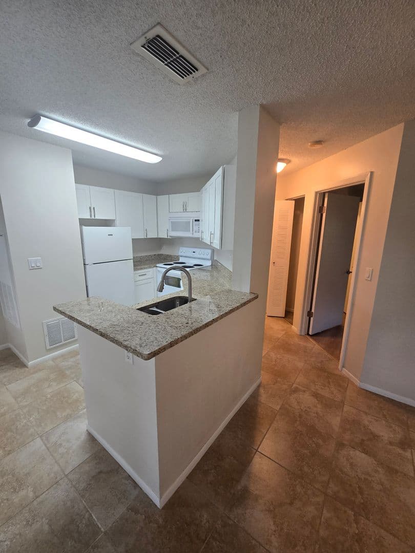 LAKE MARY Condo: 2577 GRASSY POINT DR