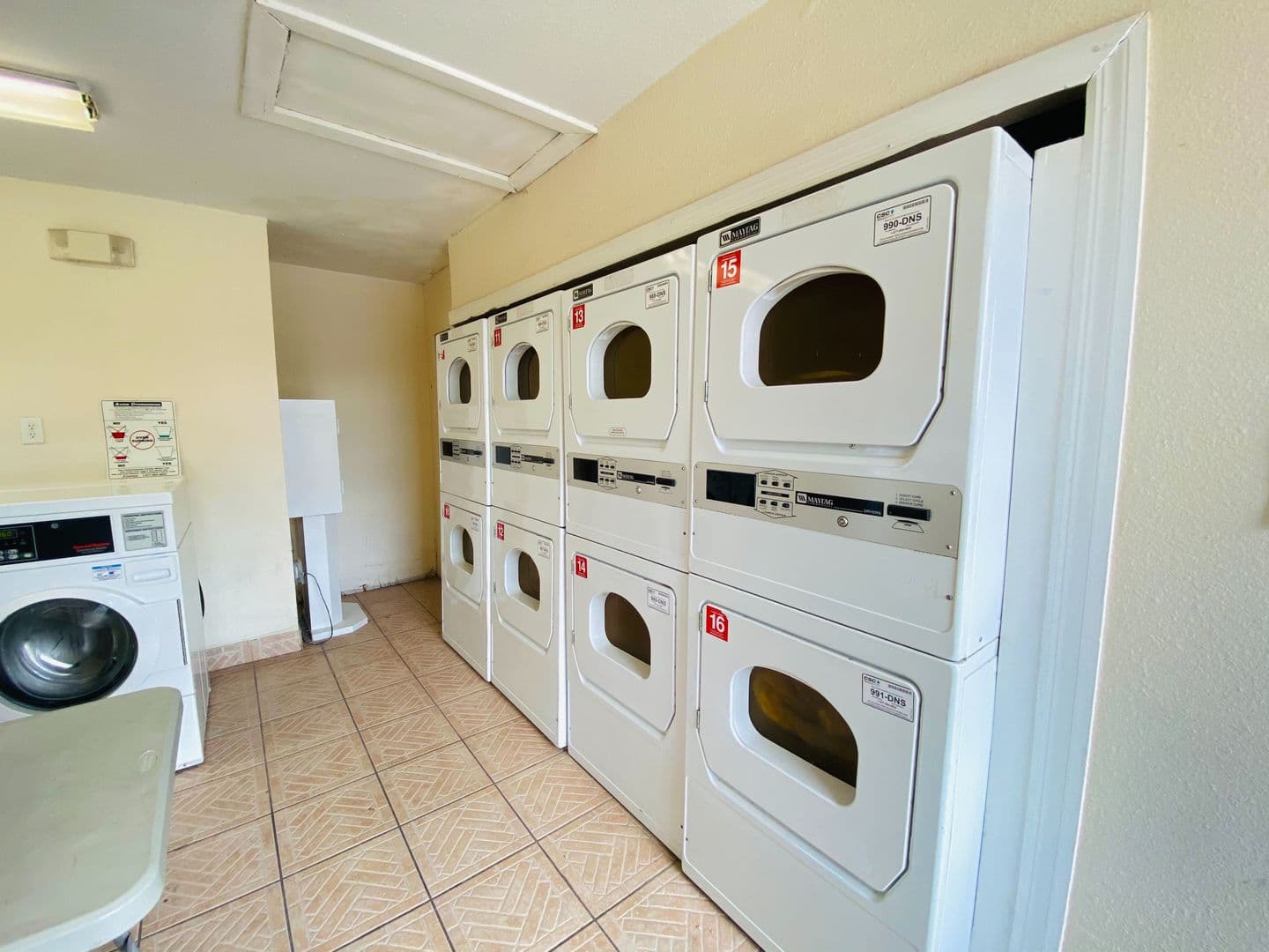 ORLANDO Condo: 4704 WALDEN CIRCLE