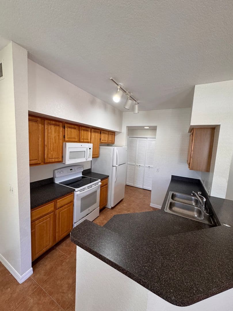 ORLANDO Condo: 6025 WESTGATE DR #2512
