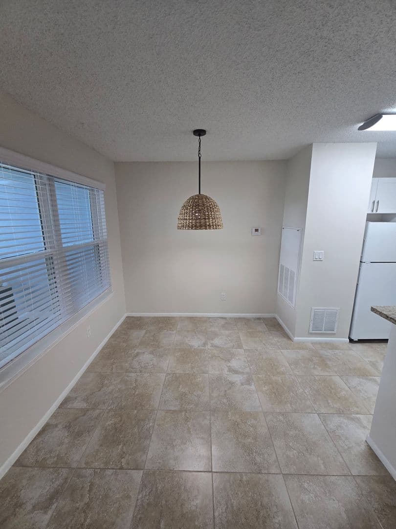 LAKE MARY Condo: 2577 GRASSY POINT DR