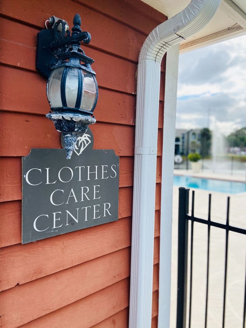 ORLANDO Condo: 4704 WALDEN CIRCLE