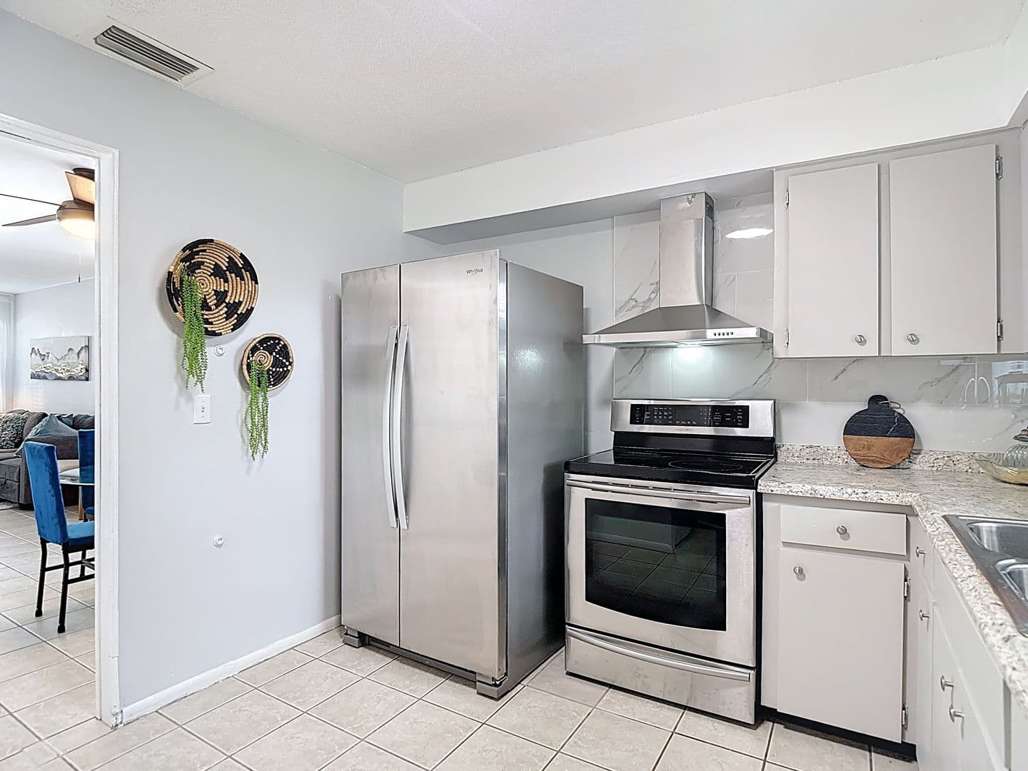 ST. PETERSBURG Condo: 220 SE JEFFERSON CIRCLE N