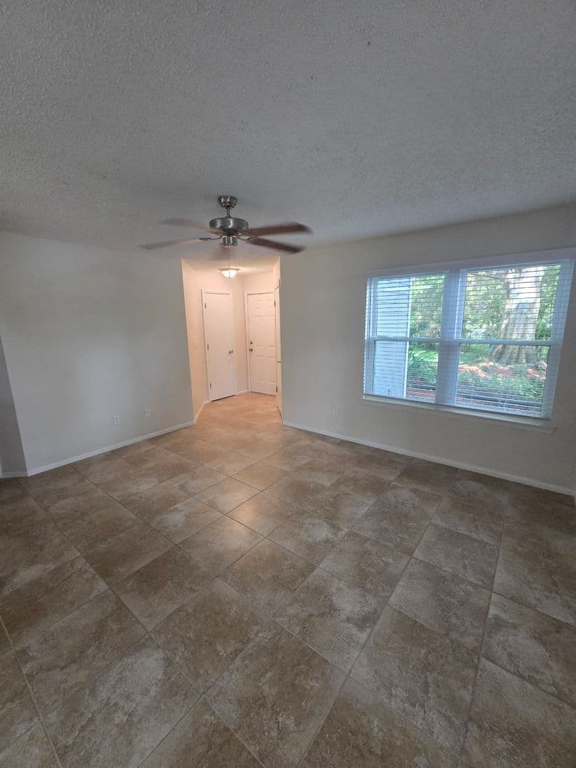 LAKE MARY Condo: 2577 GRASSY POINT DR
