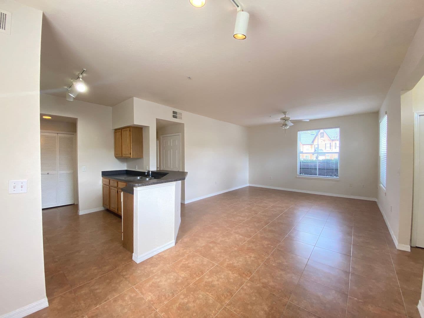 ORLANDO Condo: 6025 WESTGATE DR #2512