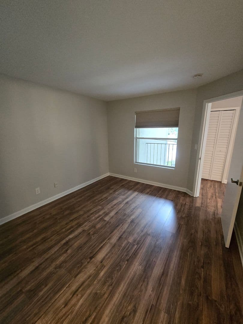 ORLANDO Condo: 4704 WALDEN CIRCLE