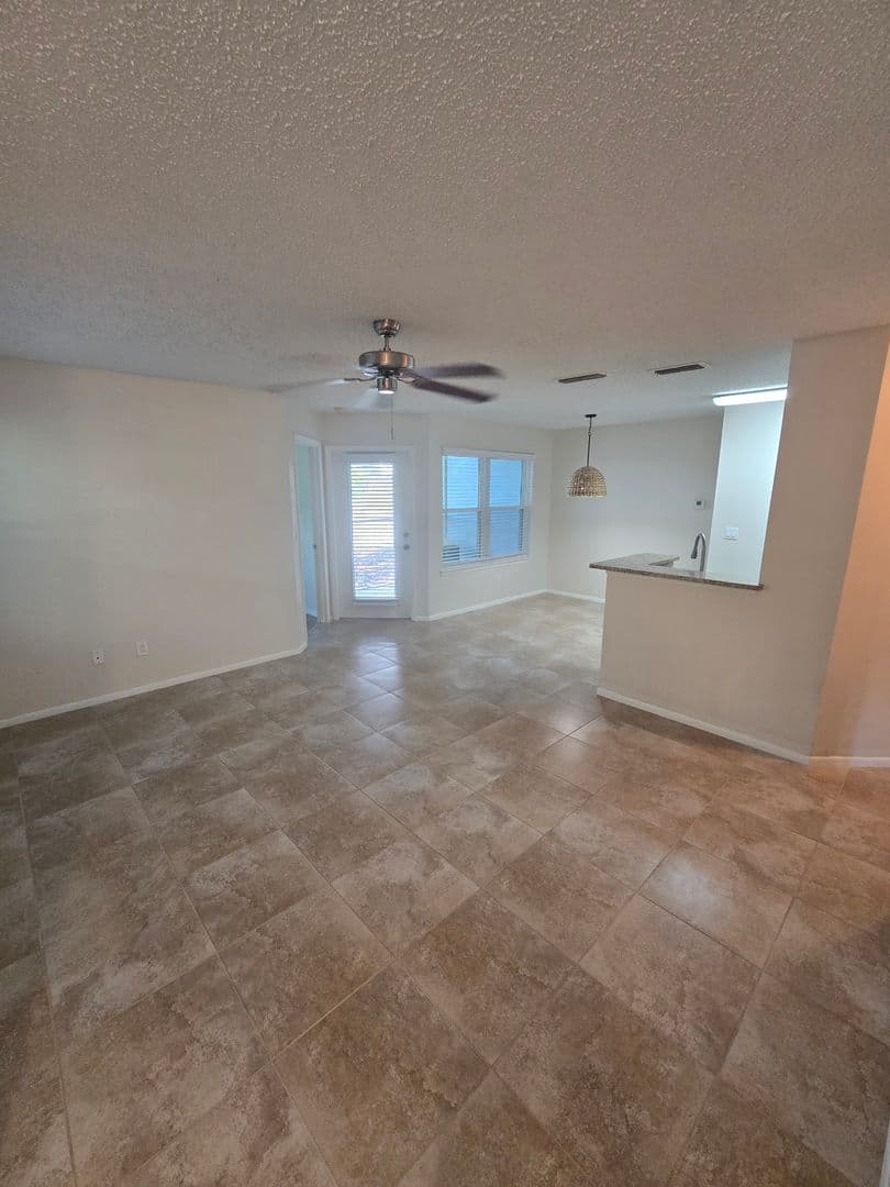 LAKE MARY Condo: 2577 GRASSY POINT DR