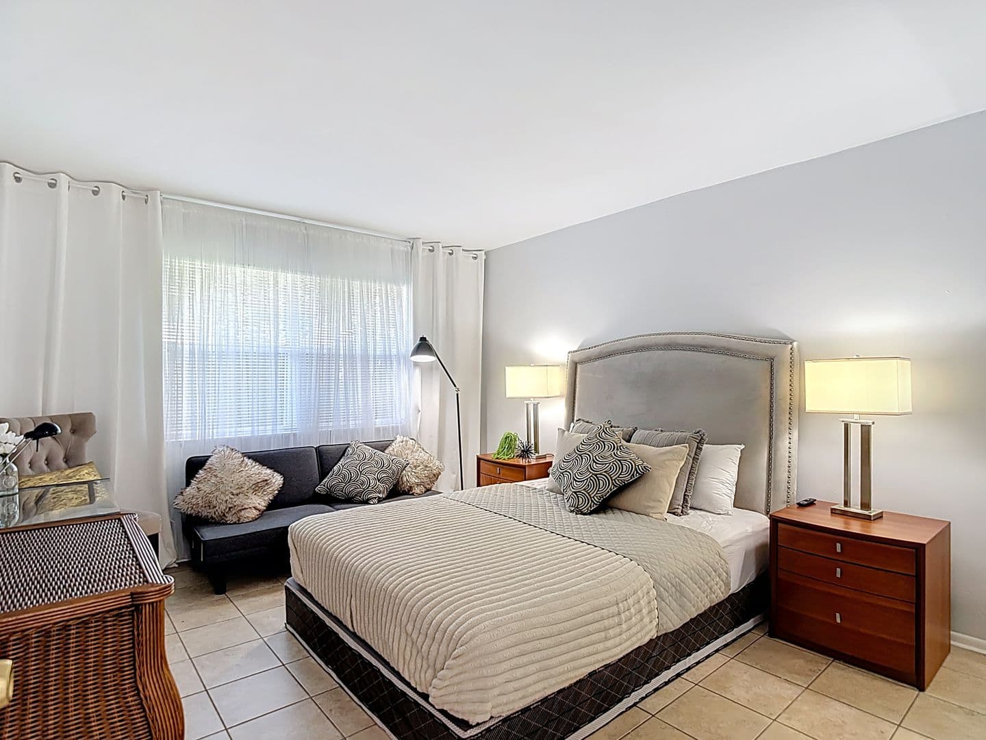 ST. PETERSBURG Condo: 220 SE JEFFERSON CIRCLE N