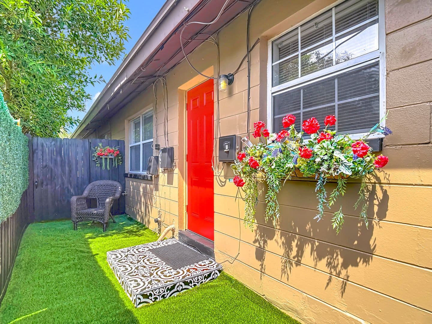 ST. PETERSBURG Condo: 220 SE JEFFERSON CIRCLE N