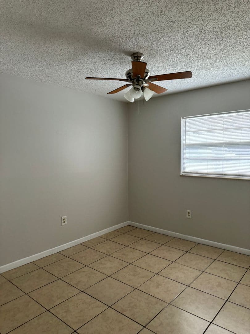 ZEPHYRHILLS House: 38731 ALSTON AVE