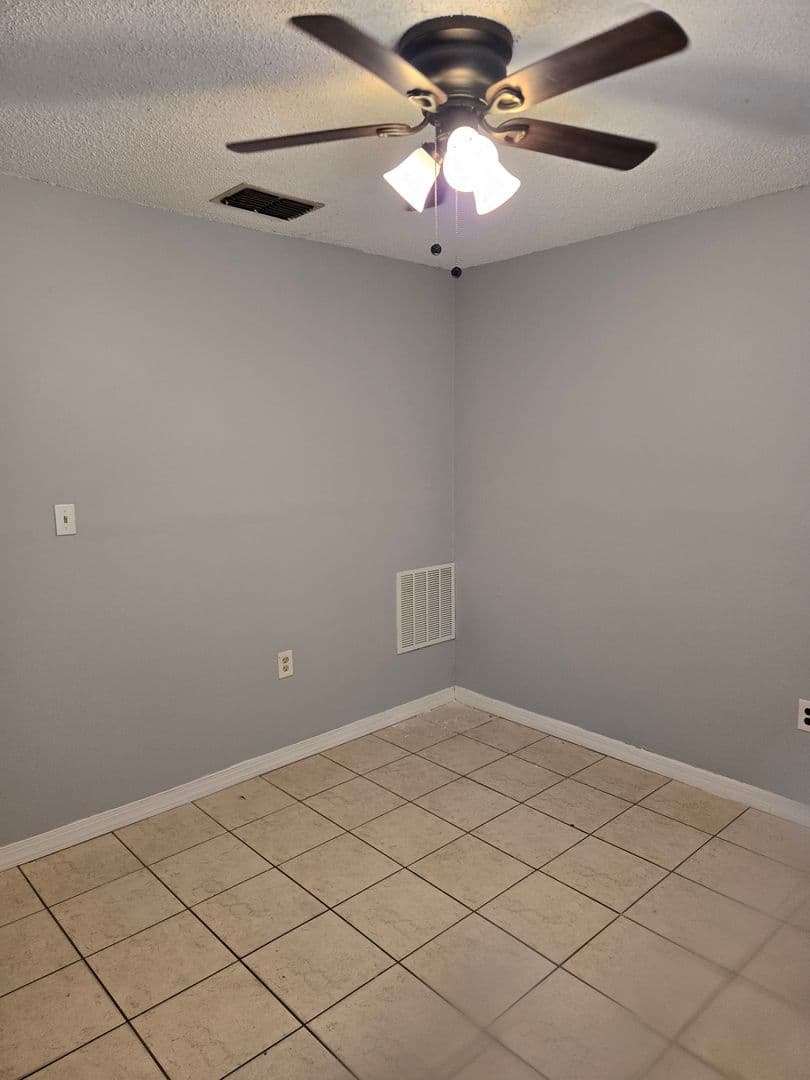 LEESBURG House: 1713 BIRCHWOOD CIRCLE