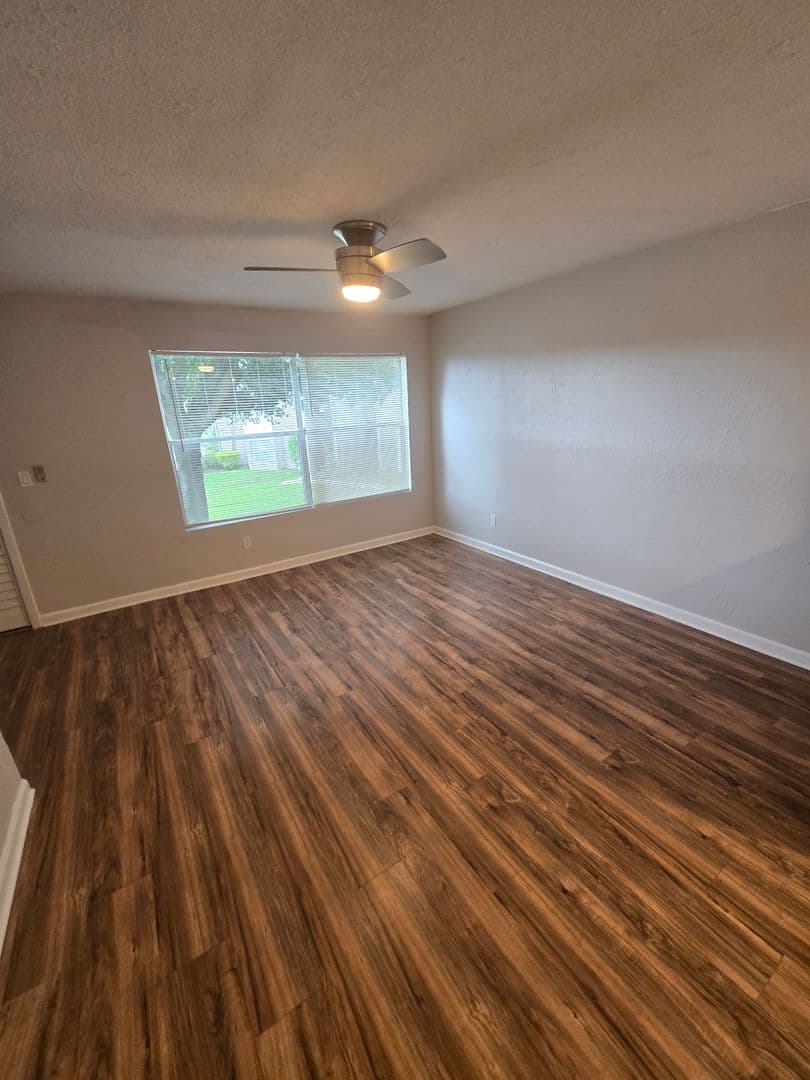 ORLANDO Condo: 4704 WALDEN CIRCLE