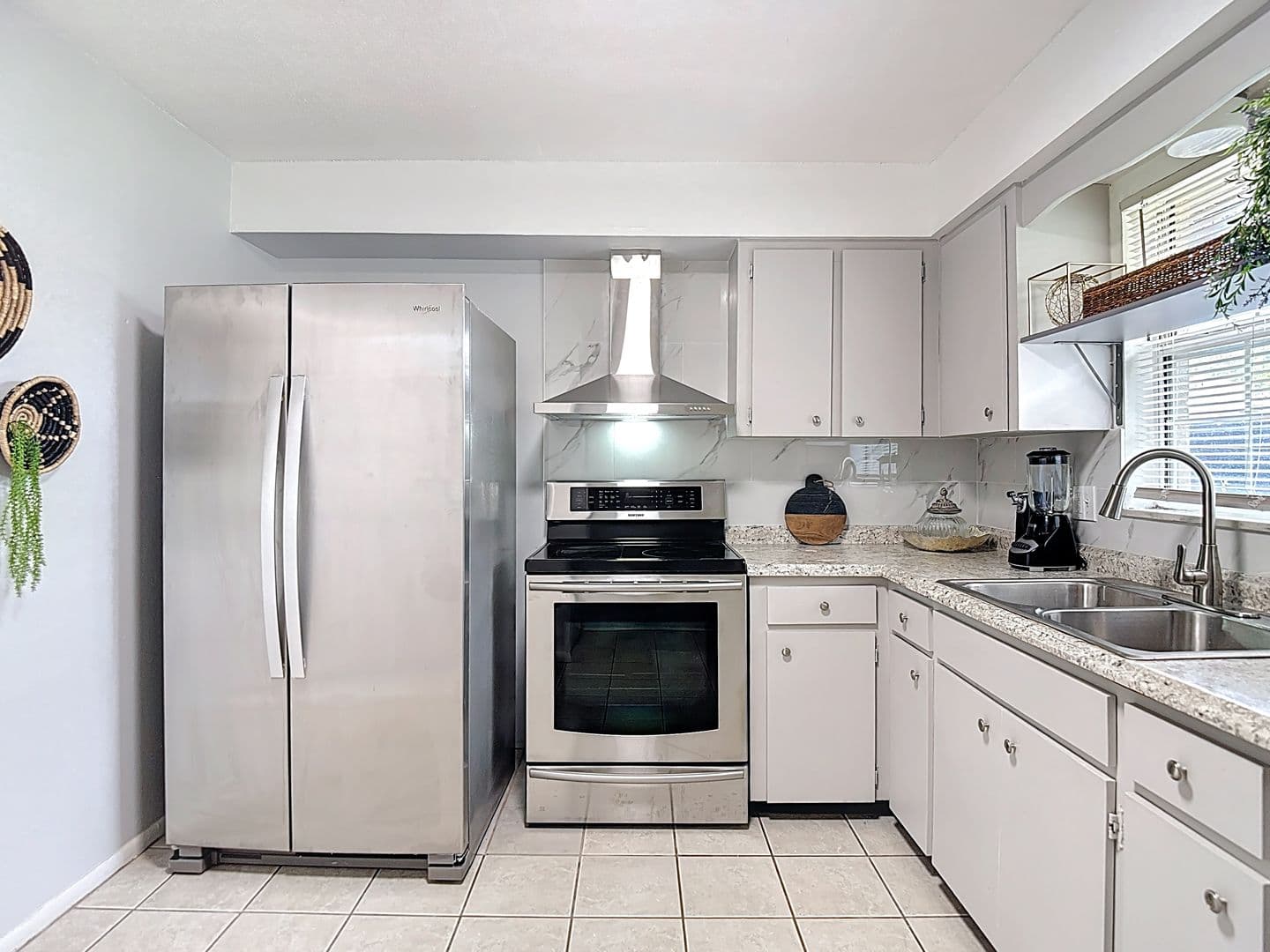 ST. PETERSBURG Condo: 220 SE JEFFERSON CIRCLE N