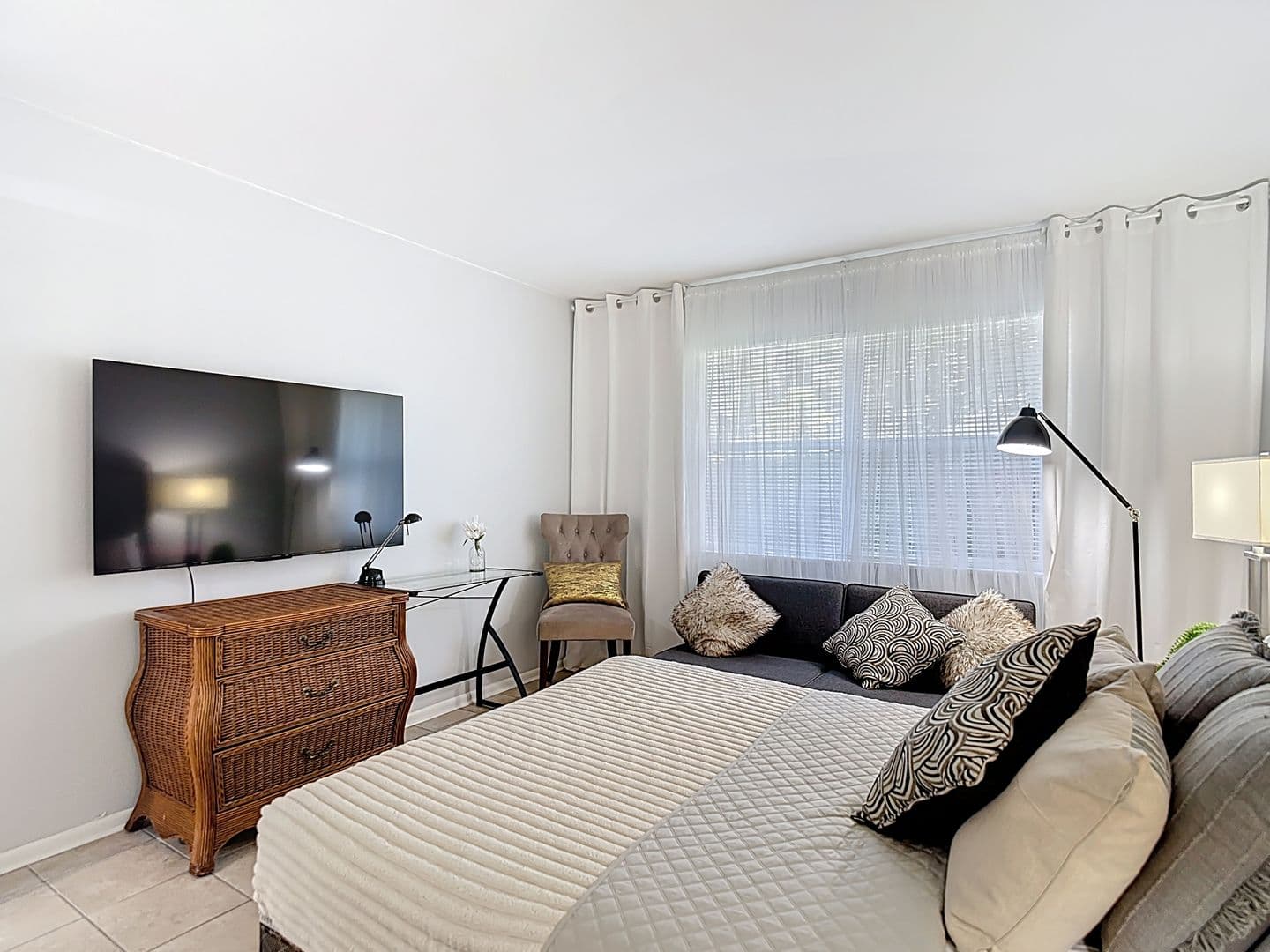 ST. PETERSBURG Condo: 220 SE JEFFERSON CIRCLE N