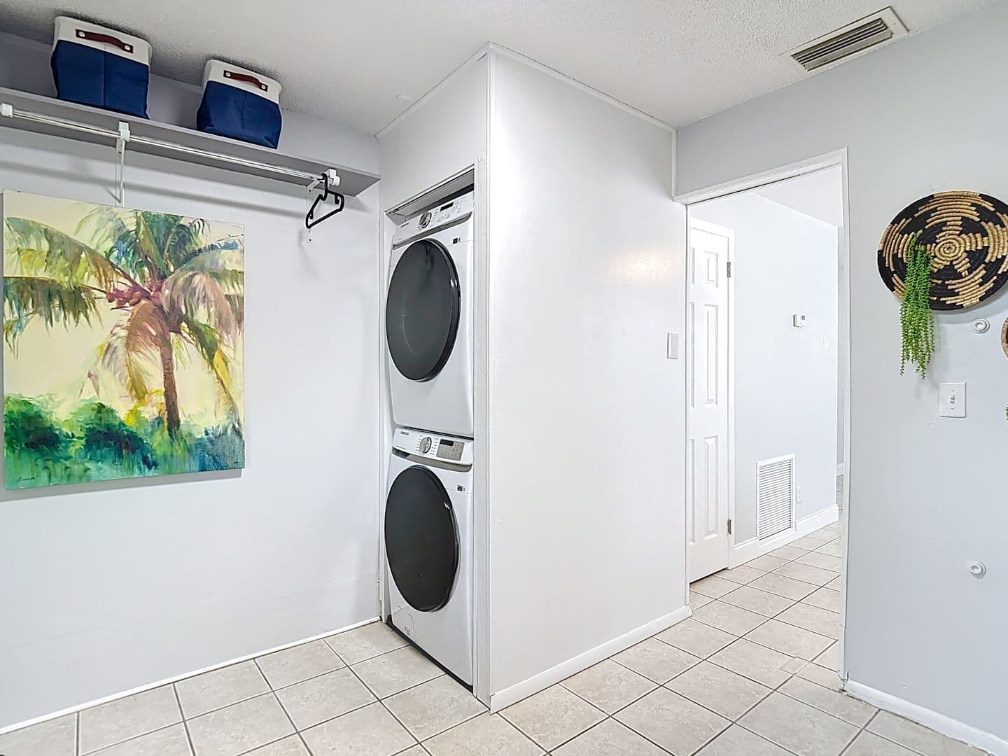 ST. PETERSBURG Condo: 220 SE JEFFERSON CIRCLE N