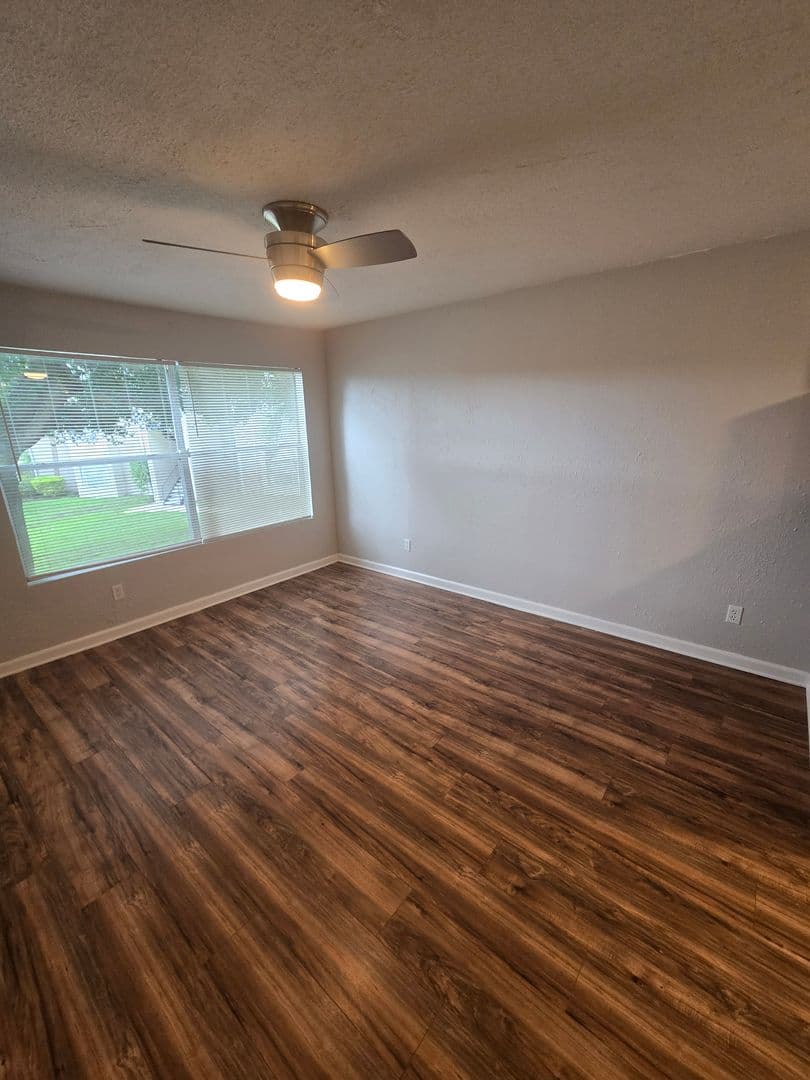 ORLANDO Condo: 4704 WALDEN CIRCLE