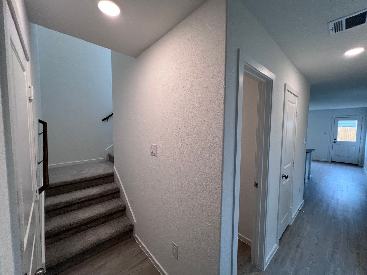 San Antonio House: 7623-Aston Cross