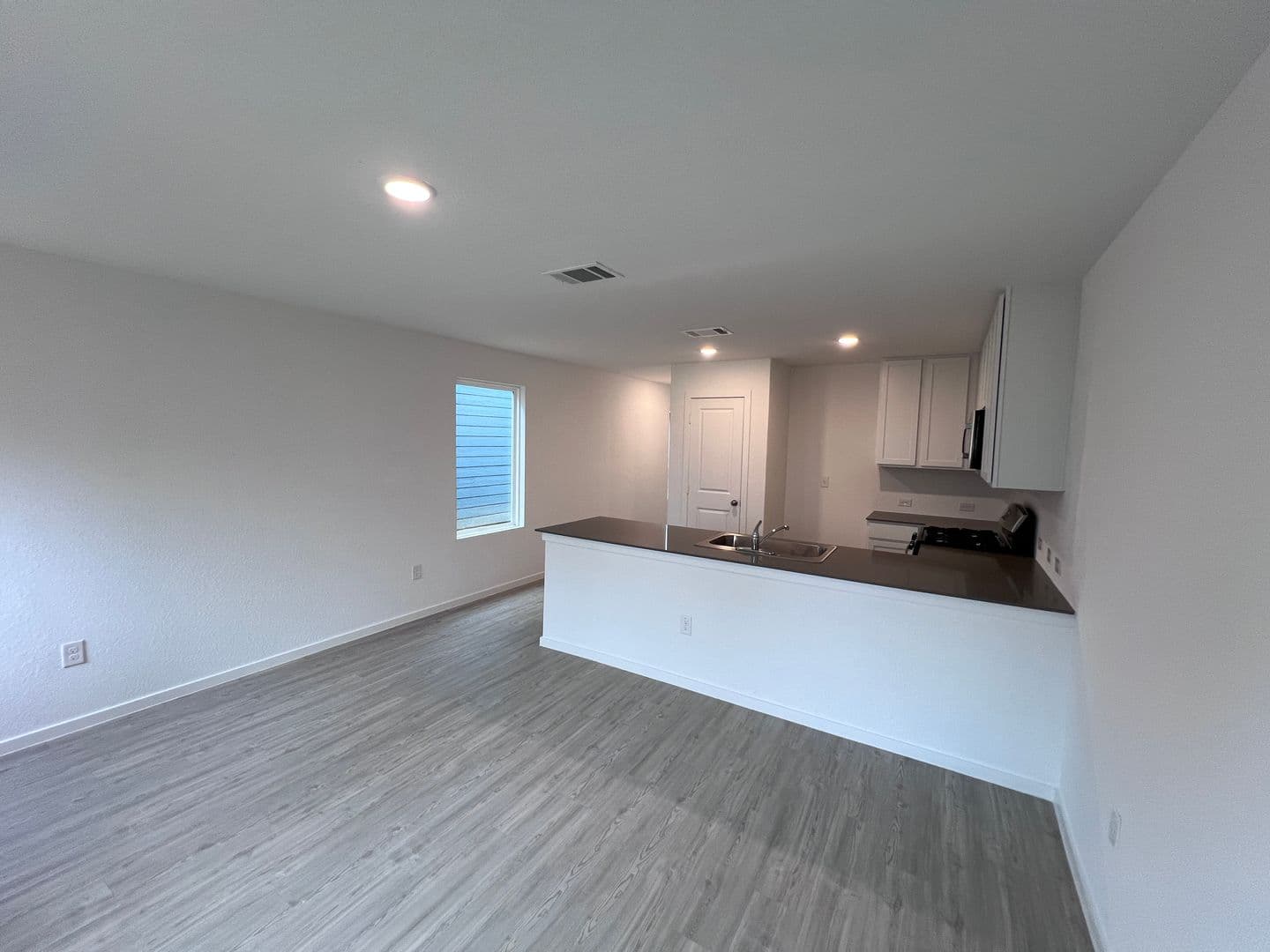 San Antonio House: 7623-Aston Cross