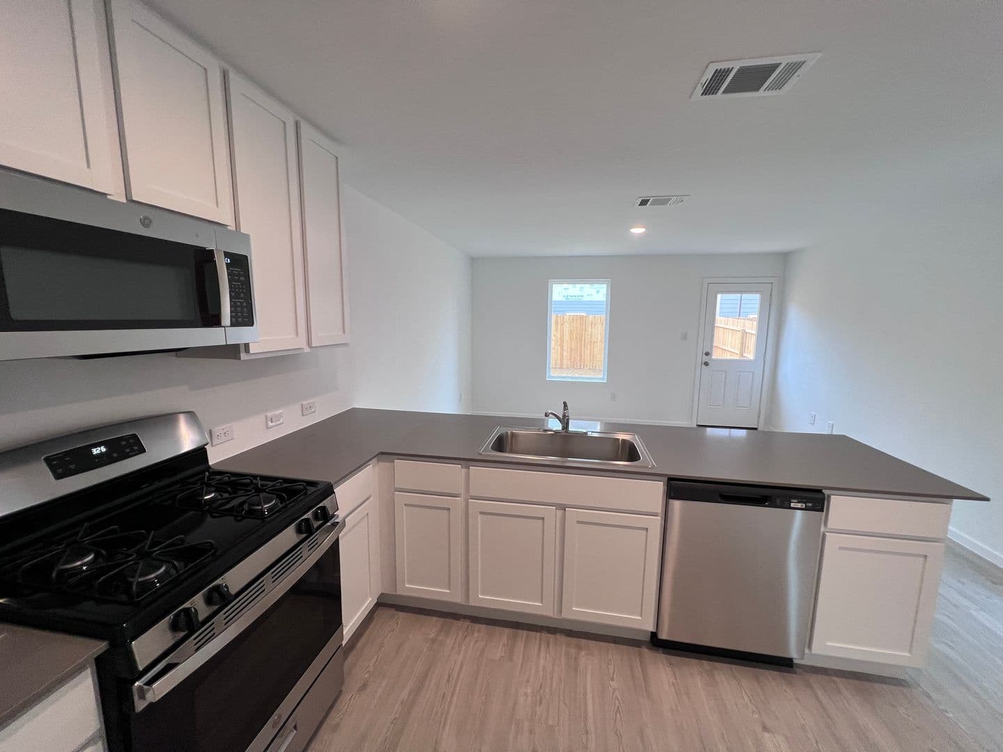 San Antonio House: 7623-Aston Cross