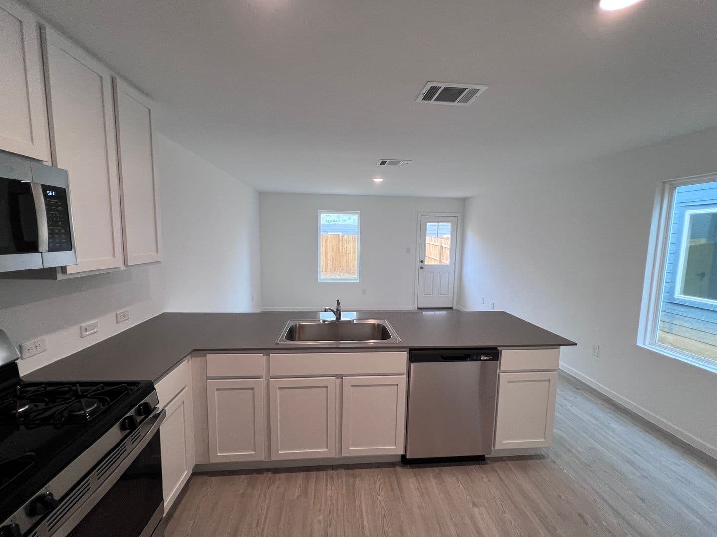 San Antonio House: 7623-Aston Cross